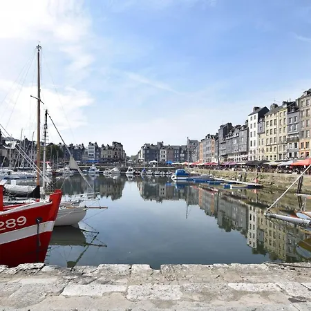 Beautiful In Pont-l'eveque With Wifi